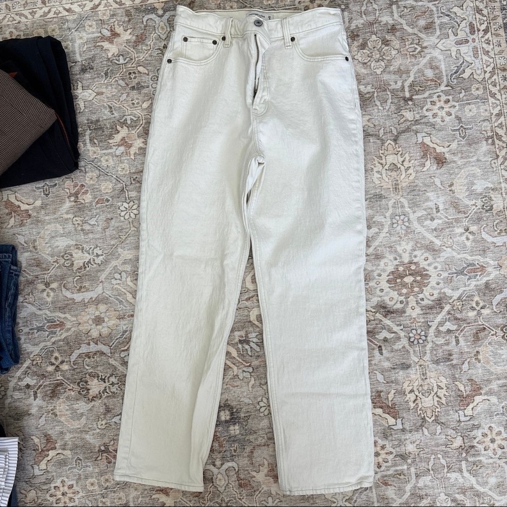 NWOT A&F Women’s Ultra High Rise Straight jeans 8s